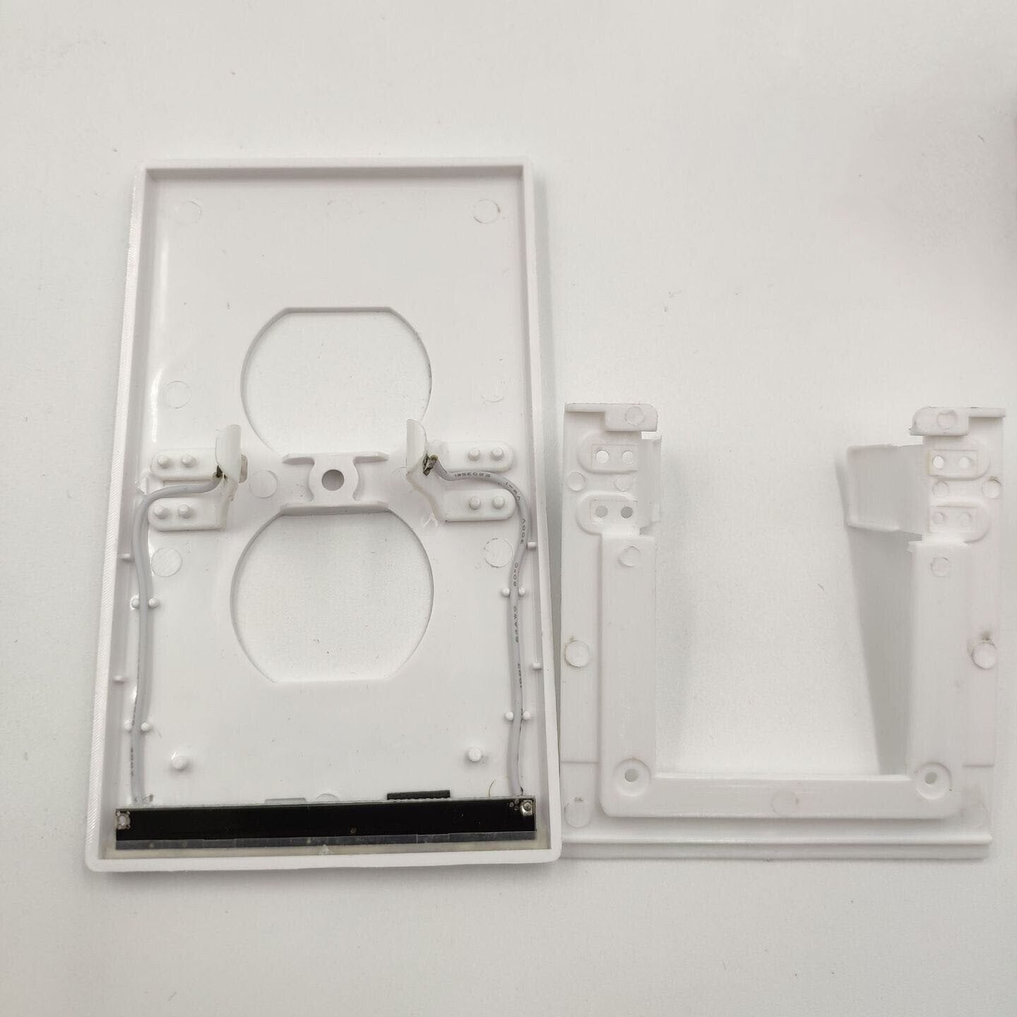 (BUY MORE SAVE MORE) Outlet Wall Plate With Night Lights - No Batteries or Wires